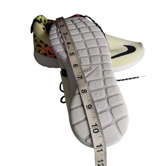 Nike White Roshe Running Shoes Sneakers Lace Up breathable Sz 7Y Youth Girls 7 - Picture 8 of 9